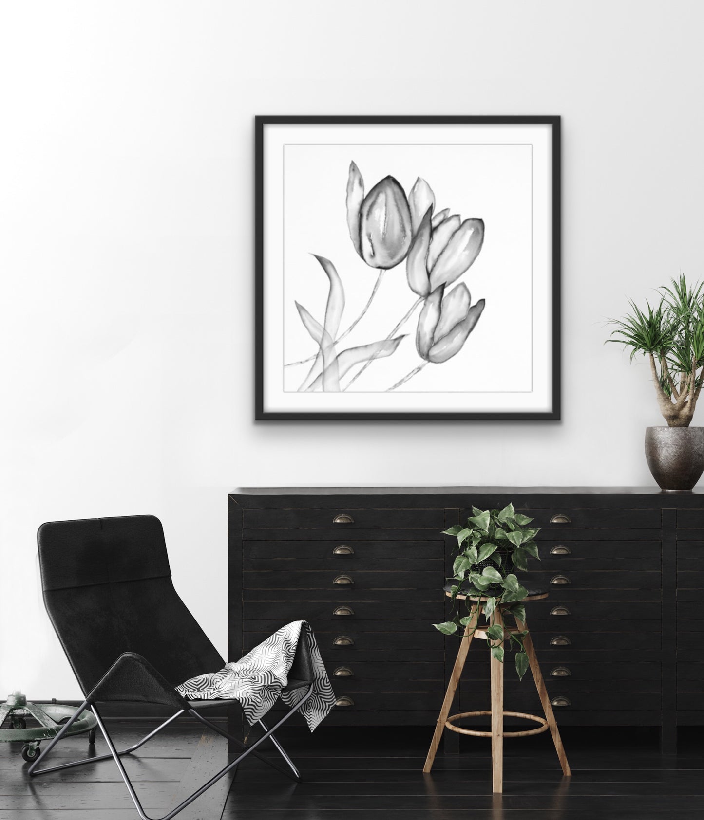 3 Tulips Black & White